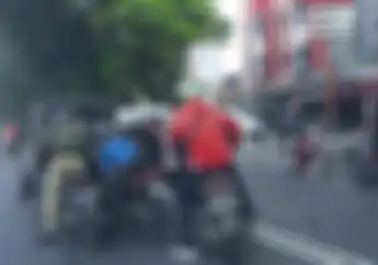 Ngeri! Gara-gara Rantai Motor Yamaha V-ixion, 5 Kendaraan Ringsek Terlibat Kecelakaan