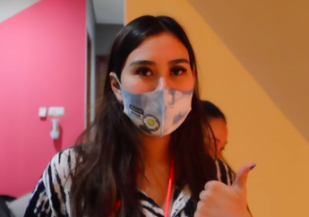 Untuk Pemotretan, Syahnaz Sadiqah Kenakan Satu Set Diamond Seharga Rp 4 Miliar!