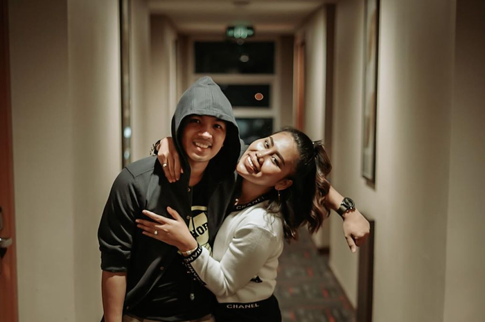 Evi Masamba dan sang suami Arif. 