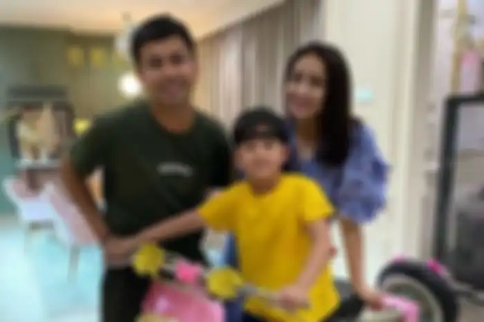 Raffi Ahmad, Nagita Slavina, dan Rafathar.