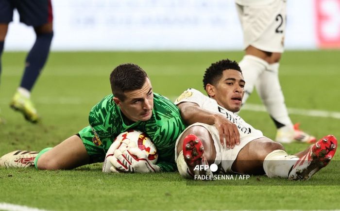 Como melirik kiper terpinggirkan Barcelona, Inaki Pena (kiri), usai mendepak Emil Audero ke Cremonese.