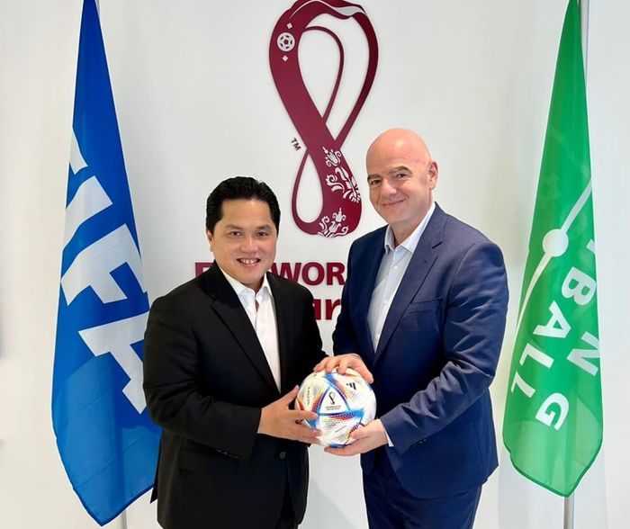 Menteri Badan Usaha Milik Negara (BUMN) Erick Thohir saat bertemu Presiden FIFA Gianni Infantino.