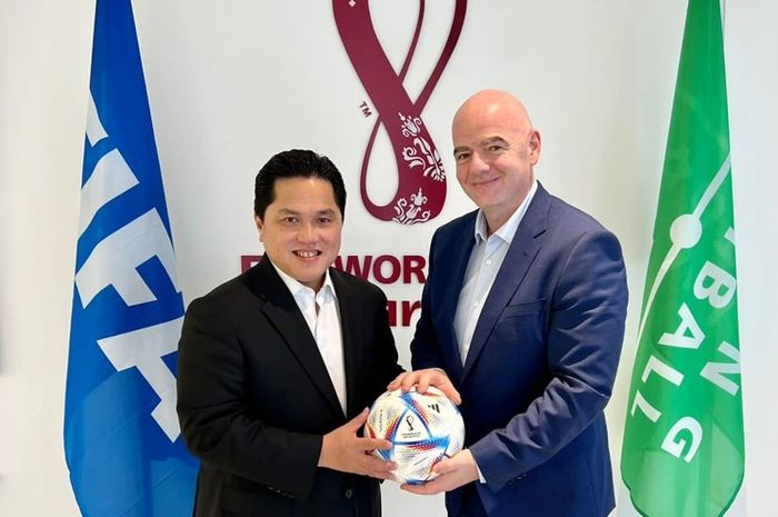 Menteri Badan Usaha Milik Negara (BUMN) Erick Thohir saat bertemu Presiden FIFA Gianni Infantino.