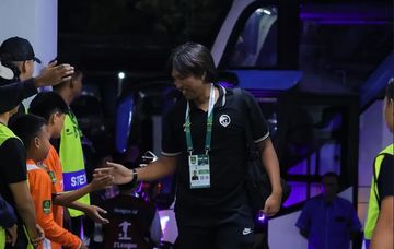 Sriwijaya FC bertandang ke markas Persekat Tegal menggunakan bus.