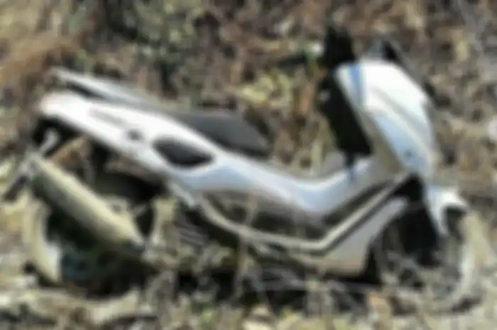 Yamaha NMAX ditinggalkan di semak-semak di Bali oleh WNA asal Rusia.