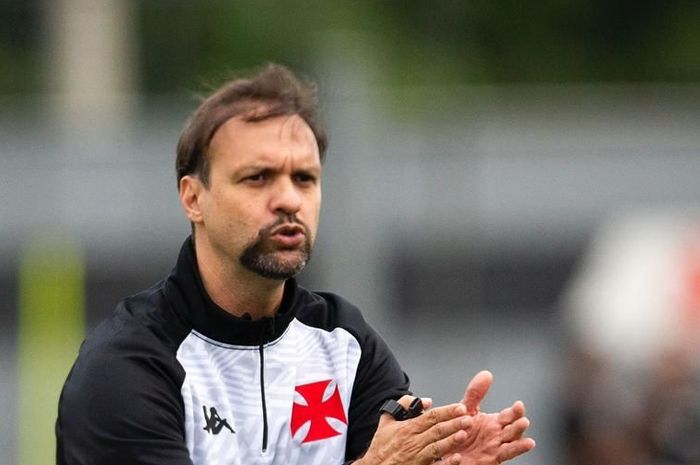 Mauricio Souza resmi diperkenalkan sebagai pelatih anyar Persija Jakarta.