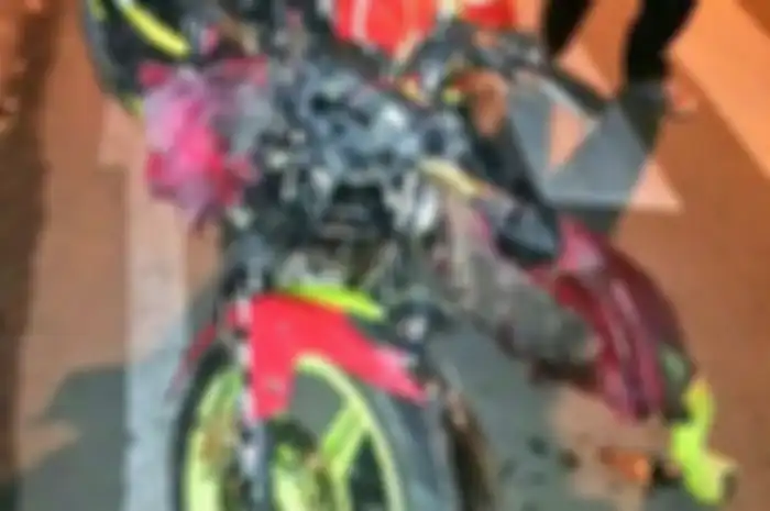 Yamaha R15 hancur usai tabrakan dengan Jupiter Z