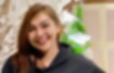 Kerap Tersenyum Lebar di Depan Kamera, Sosok Ini Kenang Ucapan Perpisahan Chacha Sherly: Dia Datang Ke Saya Sambil Nangis