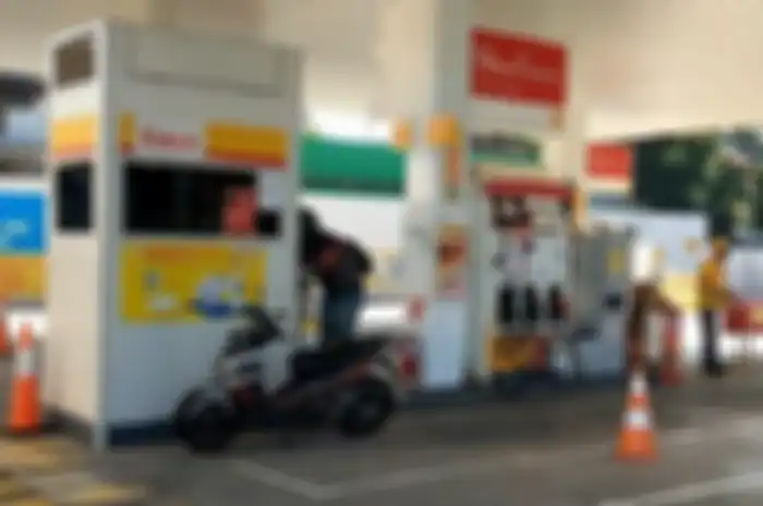 Foto ilustrasi. Harga bensin Shell ada yang naik jadi Rp 21 ribuan per liter bulan ini, ini daftar lengkapnya.