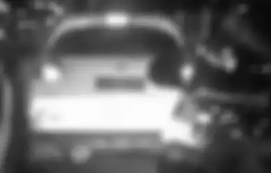 Suara Sirine Bergema, Mobil Nissan Juke Nekat Halangi Ambulans Hingga Dihampiri Pengendara Lain, Polisi Minta Hal Ini