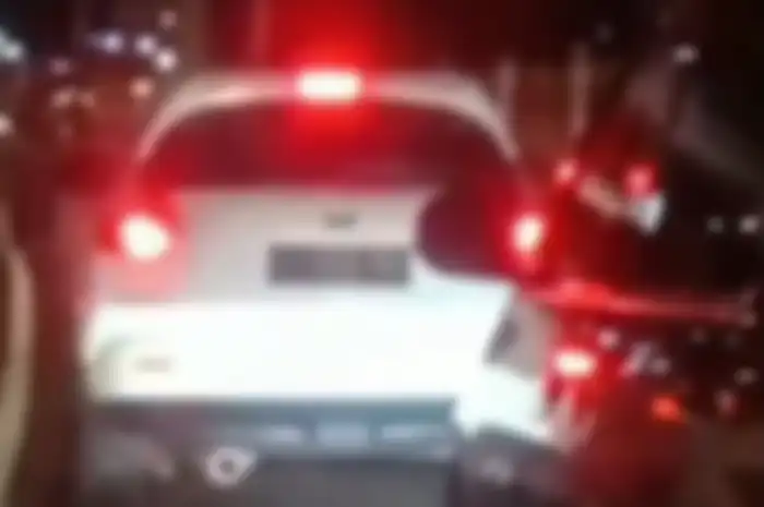 Nissan Juke berulah, halangi laju ambulans yang minta jalan di Pondok Indah