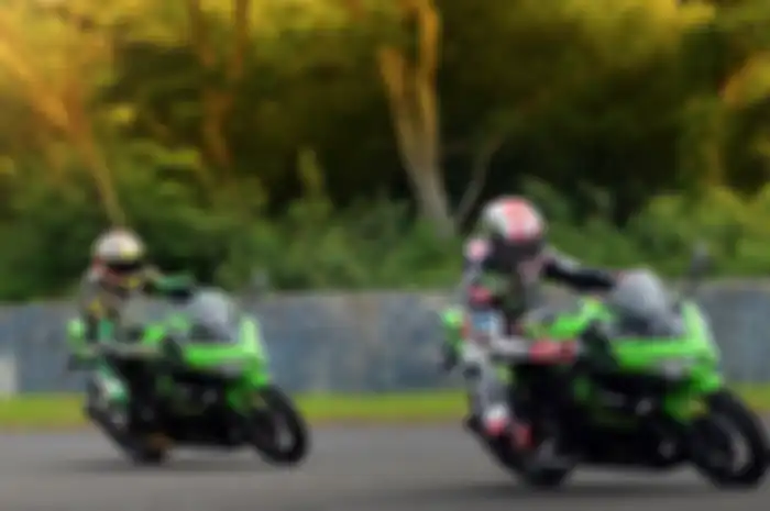Jonathan Rea saat menjajal Kawaski All New Ninja 250 bisa