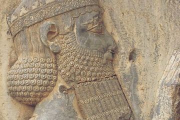 Darius I, juga dikenal sebagai Darius Agung (Darius the Great), adalah raja ketiga di Kekaisaran Persia Akhemeniyah. Di masa kepemimpinannya, Kekaisaran Persia Akhemeniyah mencapai puncak kejayaannya.