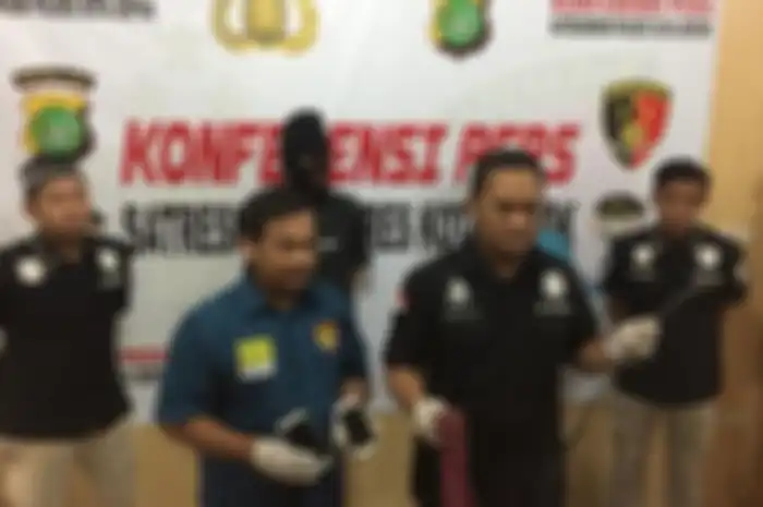 Dua pelaku begal DW (17) dan RRT (18), ditangkap, Kamis (15/11/2018).
