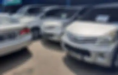 Keluarga Ini Terkejut Bukan Main Gegara Temukan Hal Ini Usai Beli Mobil Bekas, yang Terjadi Selanjutnya Sungguh Tak Disangka-sangka