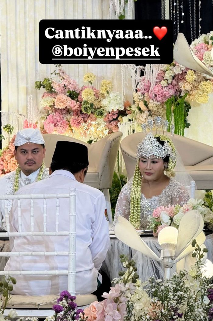 Momen pernikahan Boiyen dan sang kekasih, Rully Anggi.