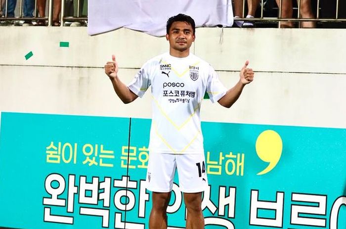 Asnawi Mangkualam di Jeonnam Dragons. 