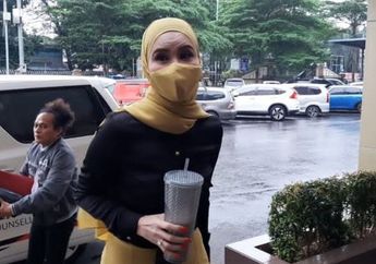 'Dia Pikir Dia Adalah Seorang Istri Aparat' Ditipu Oleh Wanita yang Ngaku Ibu Bhayangkari, Angel Lelga Ungkap Dirinya Sudah Berkali-kali Beri Waktu Lunasi Kewajiban