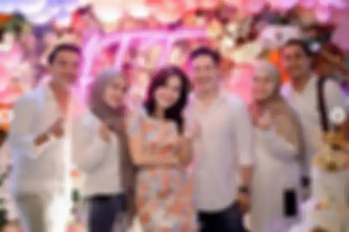 Potret mewah dan mempesona Ayu Ting Ting di hari ulang tahun.