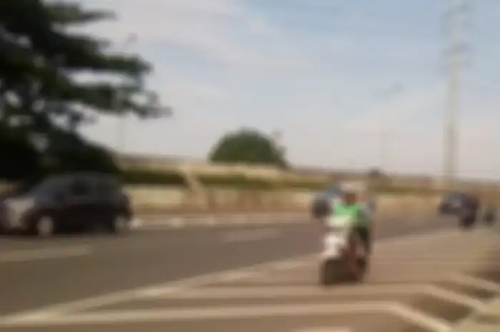 Ilustrasi motor masuk jalan tol.