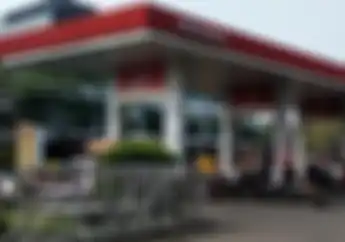 Puluhan Pemotor Kebingungan Saat Mau Isi Bensin, Beberapa SPBU Pertamina Tutup Akibat Banjir, Stok Bensin Aman?