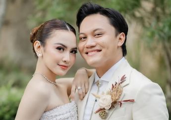 Mahalini Berangkat Umroh saat Hamil 7 Bulan, Istri Rizky Febian Tampil Adem Berhijab di Depan Kabah