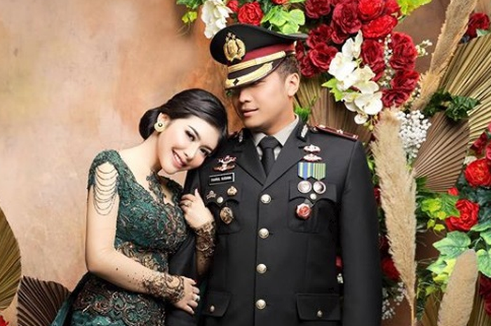 Mungkin Kompol Fachrul Sudiana, tidak pernah mengira jika foto pesta pernikahan yang ia unggah di media sosial akan berbuntut panjang