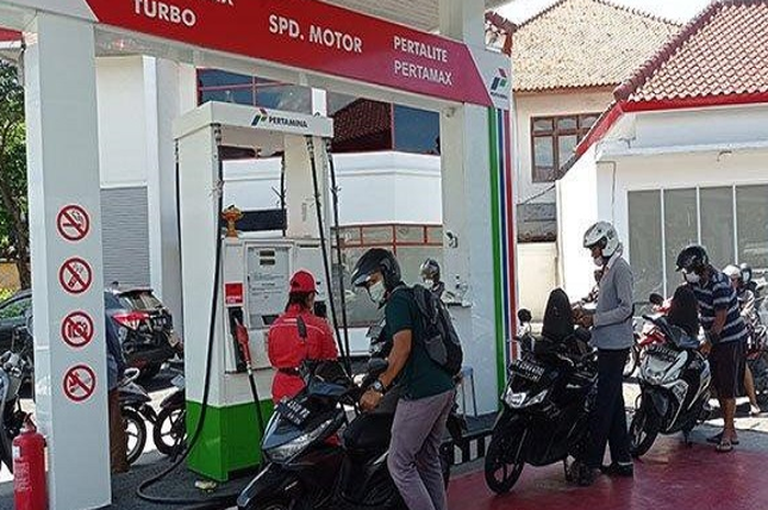 Foto Ilustrasi, Sering mencapur Pertalite dengan Pertamax bisa menimbulkan efek buruk ke mesin motor  diungkap dosen ITB.