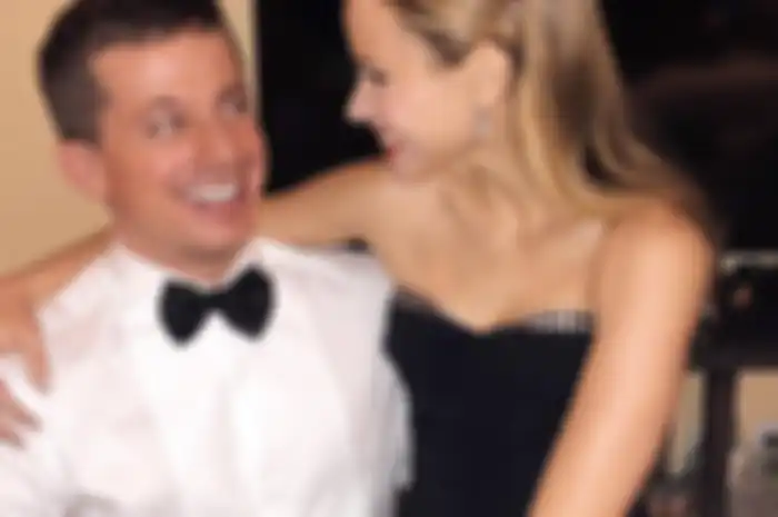 Charlie Puth dan Halston Sage