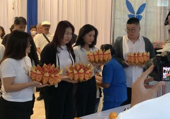 Jelang Kremasi Jenazah sang Ayah, Sarwendah dan Keluarga Jalani Ritual Linwuk