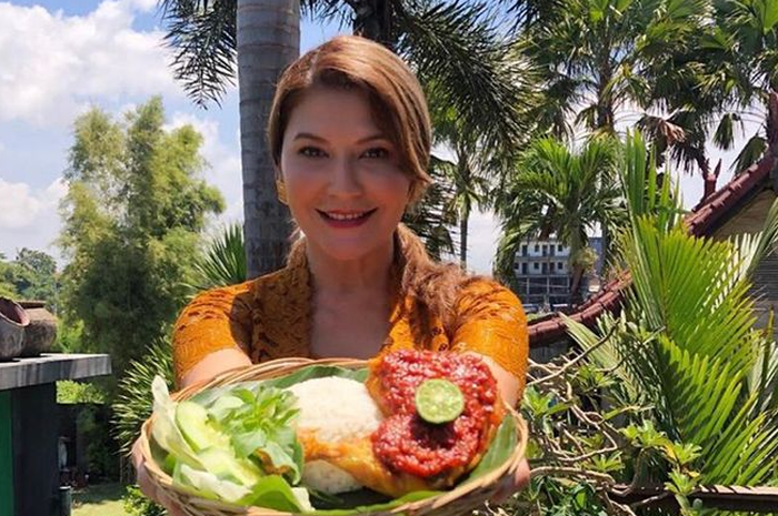Tamara Bleszynski membuka warung di Bali