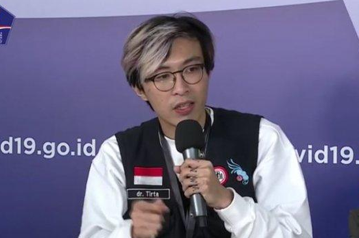 Dokter Tirta Mandira Hudhi dalam acara konferensi pers di kantor Graha BNPB, Jakarta, Rabu (27/5/2020). Dokter Tirta menjelaskan maksud new normal. 