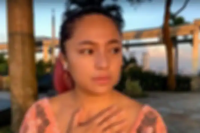 Marshanda kini tengah berjuang melawan tumor payudara. Sang artis sedang jalani pengobatan di Singapura.