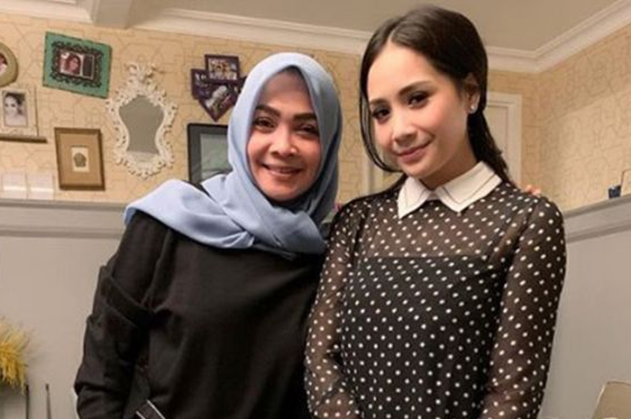 Mama Rieta dan Nagita Slavina
