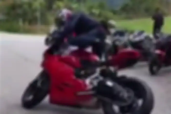 Ducati Panigale jatuh dipinjam orang