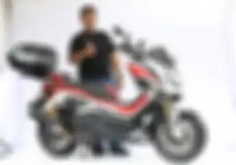 Motor Yamaha NMAX Ini Dibikin Gaya Turing  Ditunjang Kaki Gede