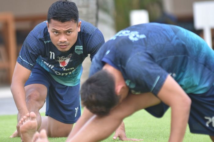 Pemain Persib Bandung menggelar latihan di Lapangan FINNS Recreation Club, Senin (28/3/2022).