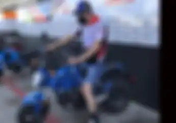 Start Posisi Buncit Di MotoGP Amerika 2022 Adik Marc Marquez Tampak Bingung Naik Motor Mungil, Motor Apa Tuh?