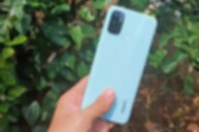 Bagian belakang Oppo A33, salah satu rekomendasi HP Oppo kamera terbaik dengan harga Rp 2 jutaan. 