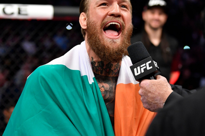 Petarung UFC asal Republik Irlandia, Conor McGregor, baru saja menang atas Donald Cerrone pada UFC 246 di T-Mobile Arena, Las Vegas, Minggu (19/1/2020). Dalam laga tersebut, McGregor dinyatakan menang secara TKO dengan waktu 40 detik di ronde pertama. 