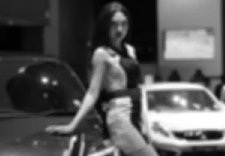 Kisah di Belakang Layar Perempuan-perempuan Cantik di Pameran Mobil