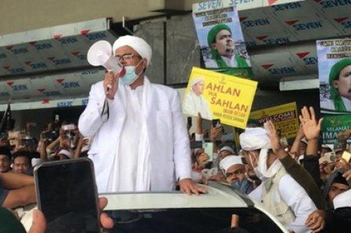 Habib Rizieq Shihab pulang, fasilitas Bandara Soekarno-Hatta rusak saat penyambutan.