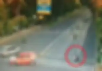 Bikin Ngilu! Video Detik-detik Tabrakan Maut Antara Pemotor, Belok Enggak Pada Tempatnya