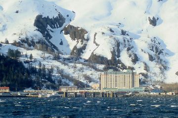 Di Whittier, Alaska, 85% dari penduduknya (272 orang) tinggal di satu bangunan apartemen. Di bangunan itu juga terdapat sekolah hingga rumah sakit.