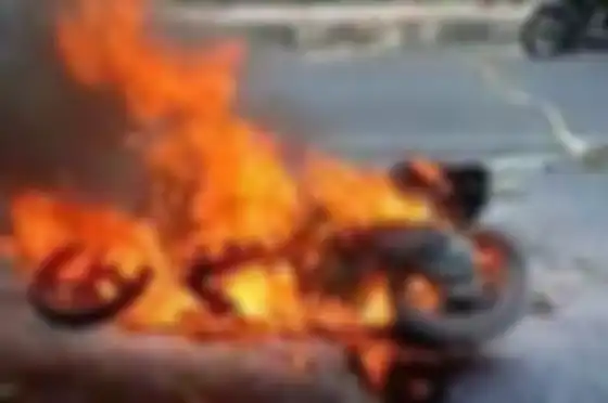 ILUSTRASI, motor terbakar 