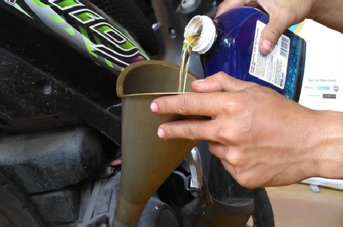 Jangan Ketipu Omongan Orang Fakta Motor Jarang Dipakai Tetap Wajib Ganti Oli Mesin Dijelaskan Ahli Pelumas