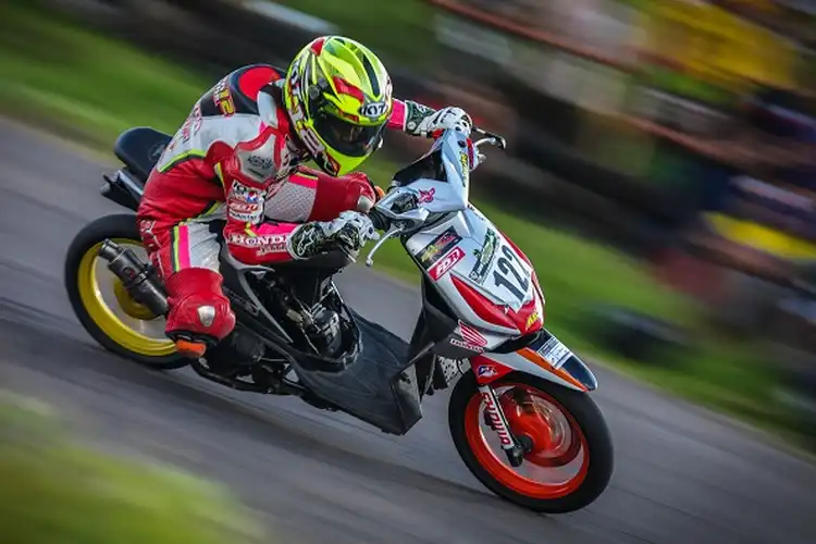 Piston Jupiter-Z Bikin Honda BeAT Digeber Cewek Tercepat  Di Kelas 115 cc