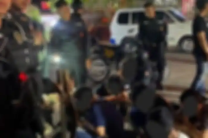 Para anggota geng motor yang masih remaja diamankan polisi. Sempat tabrak motor polisi hingga jatuh saat diciduk.