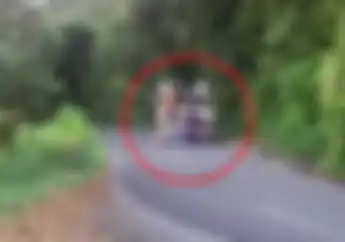 Mistis! Ada Rumah Bisa Jalan, Begitu Deket Ada Penampakan Kepala..