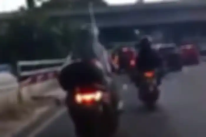 Yamaha Nmax bonceng penumpang gak pakai helm